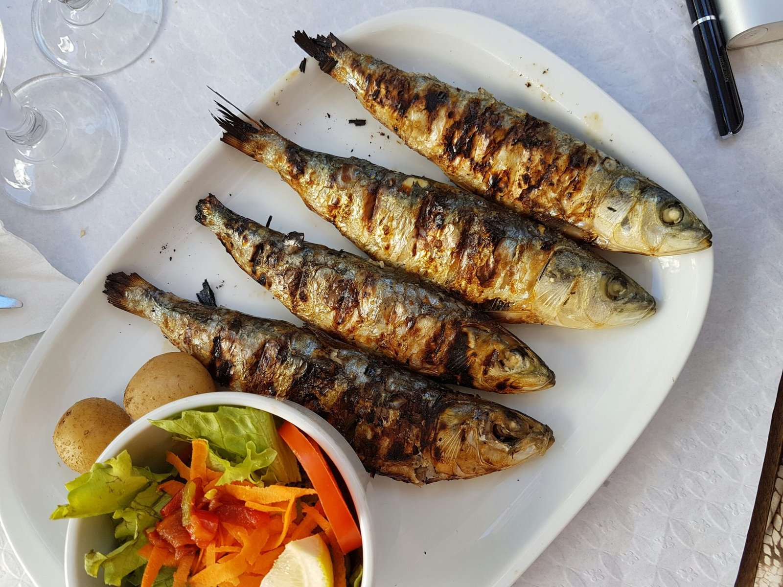 Piatto di cucina tradizionale di Madeira servito in un ristorante locale durante un viaggio in Portogallo