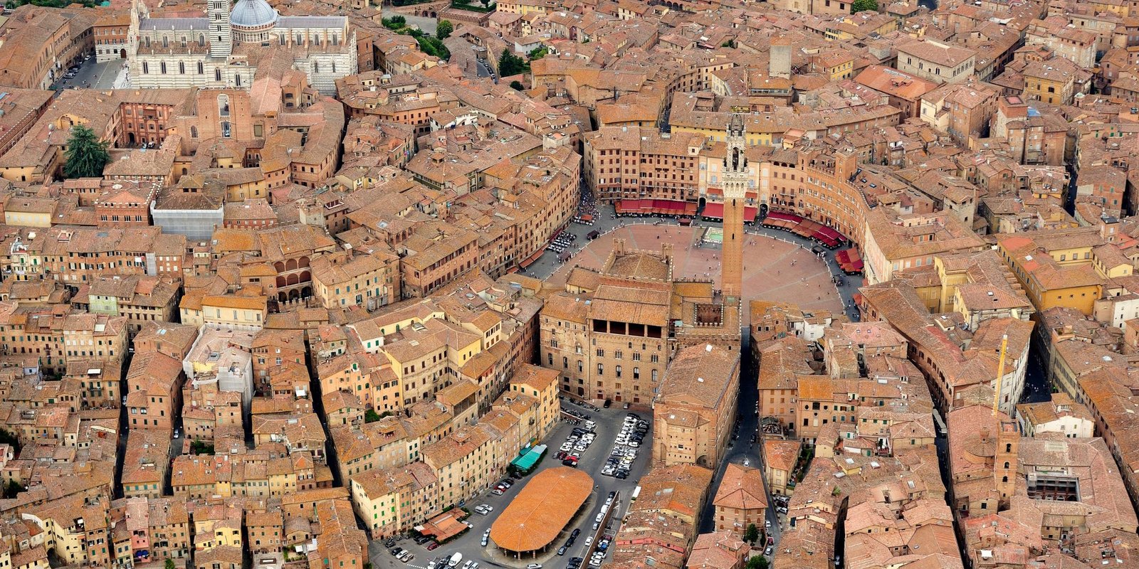 Vista estratégica de Venecia desde la laguna al amanecer