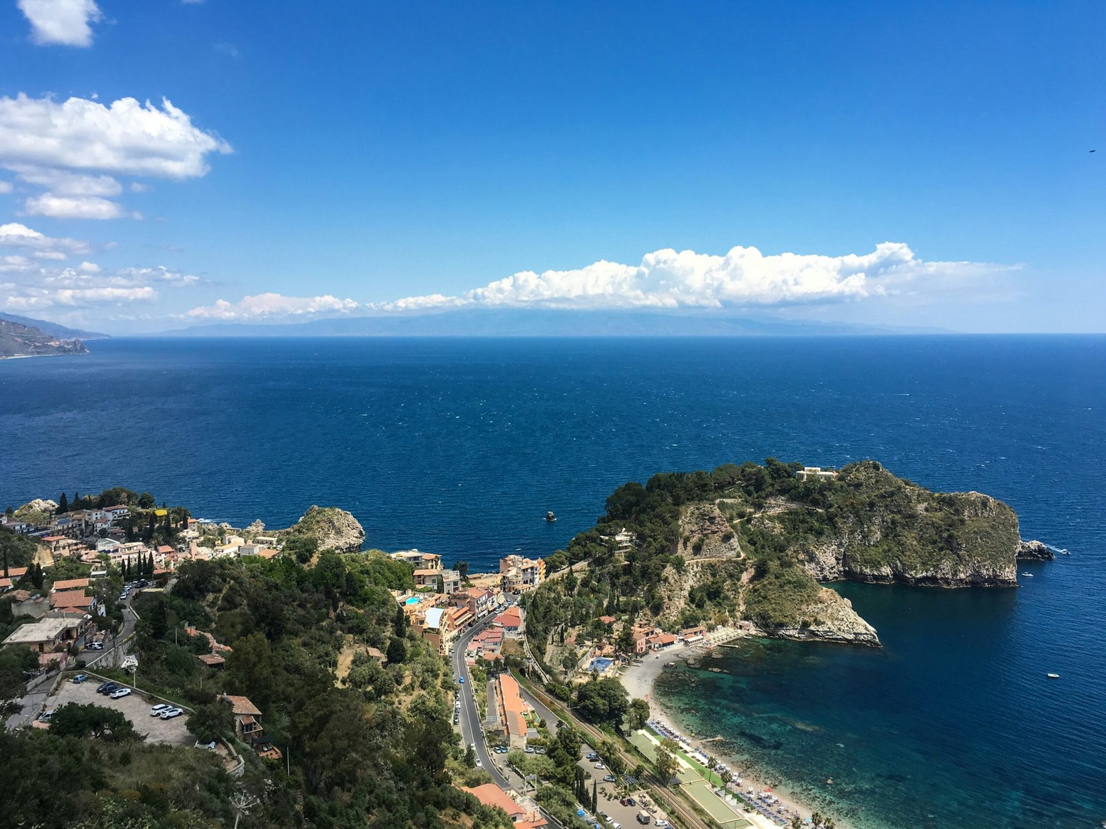 Costa siciliana para organizar una ruta por carretera y ferries