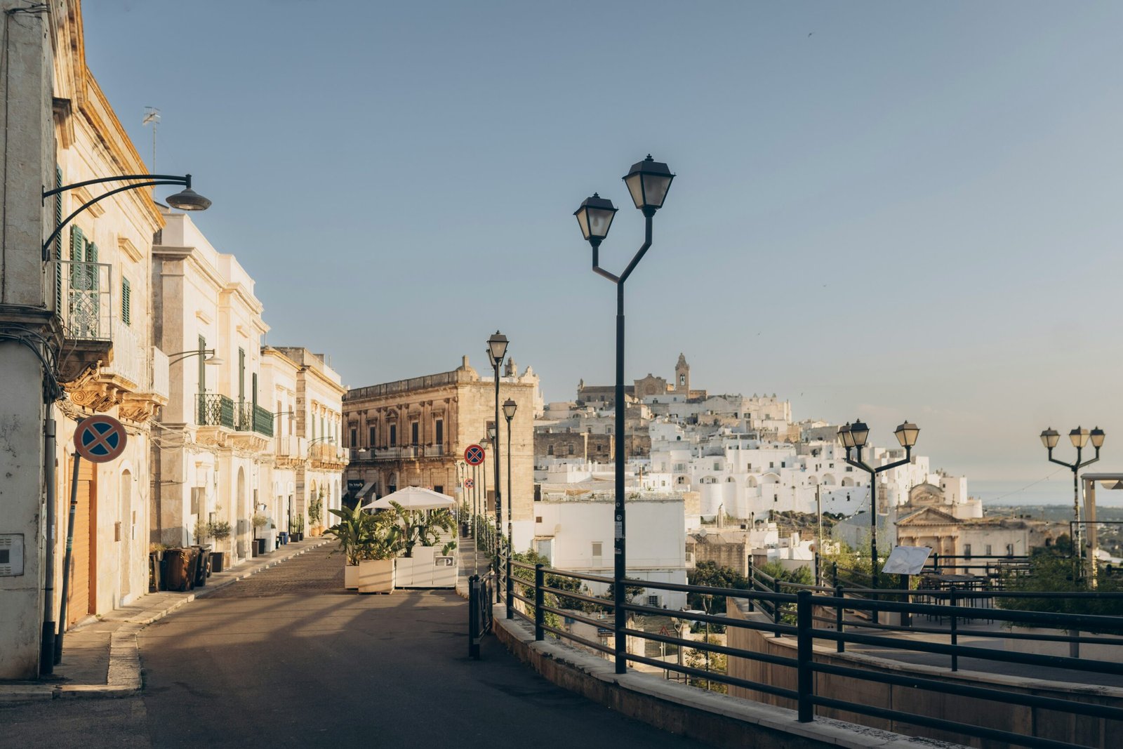 Vista panorámica del sur de Italia para planificar una ruta logística entre Campania, Puglia, Calabria y Sicilia