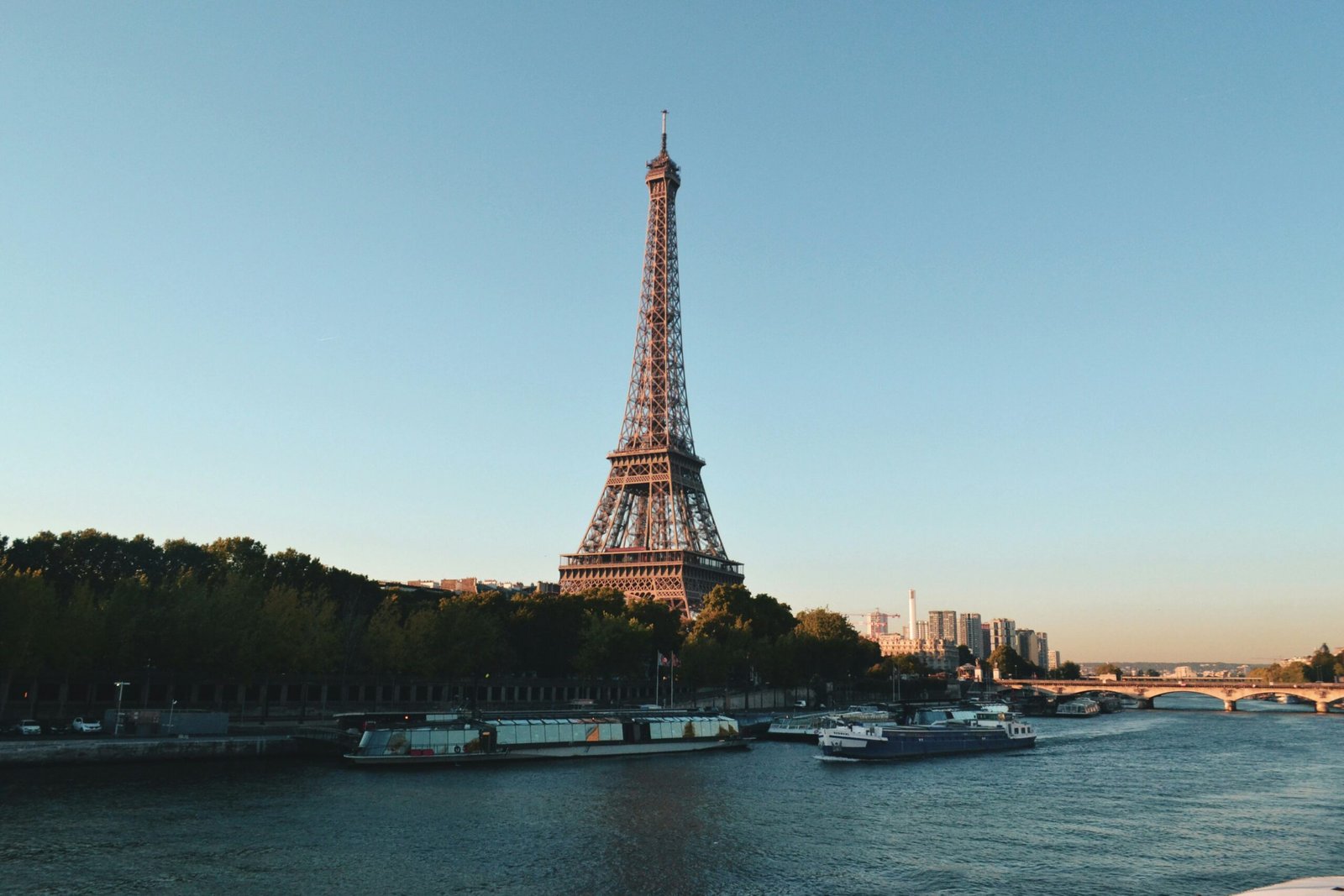Río Sena nocturno en París dentro de un itinerario de 3 días