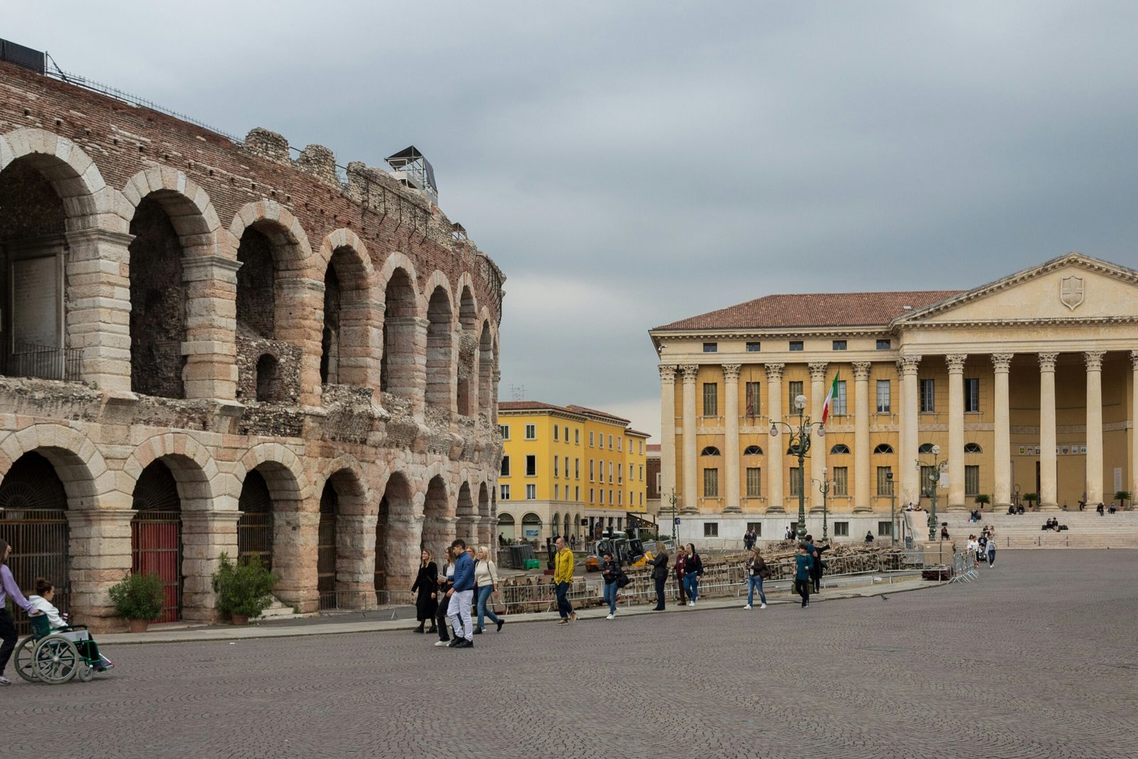 Consejos prácticos para visitar Verona caminando, usando trenes y evitando errores de logística