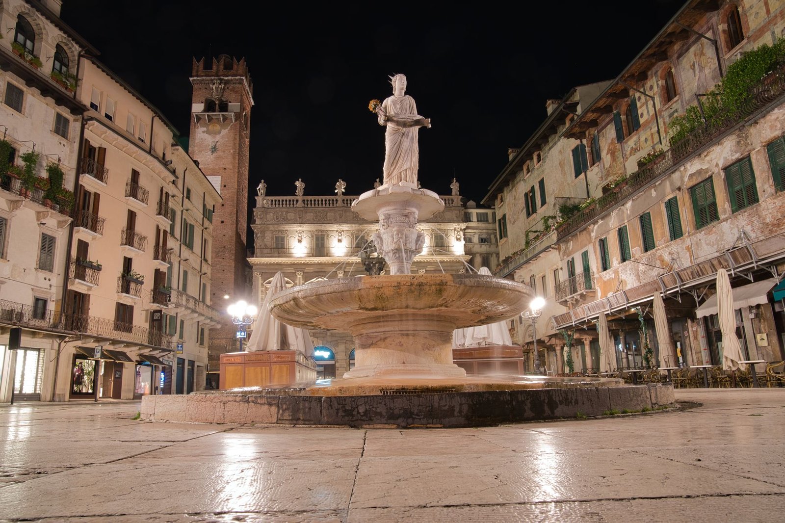 Piazza delle Erbe en el centro histórico de Verona